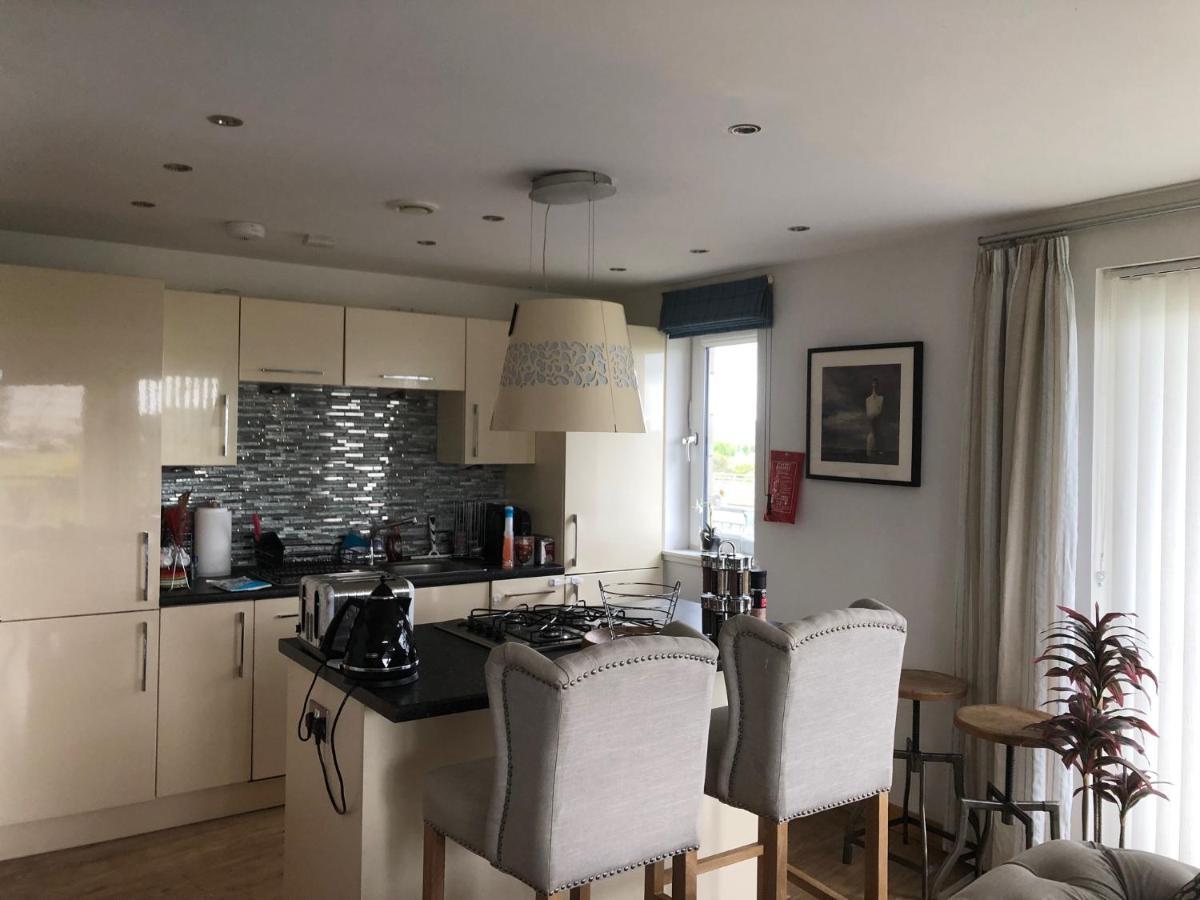 Stunning 3 Large Bedrooms 2 Bathrooms In Harbour *