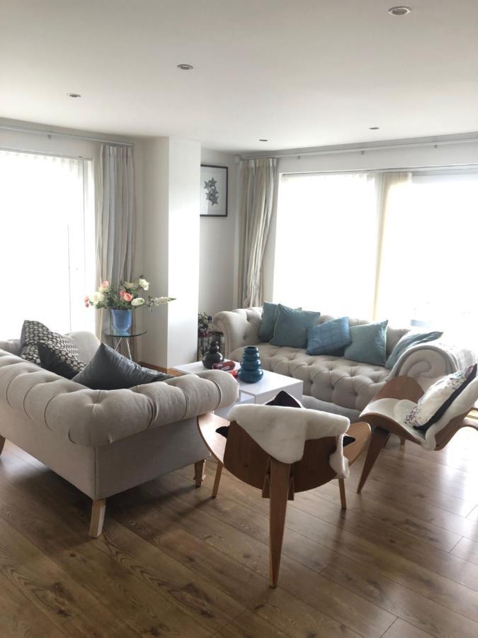Stunning 3 Large Bedrooms 2 Bathrooms In Harbour