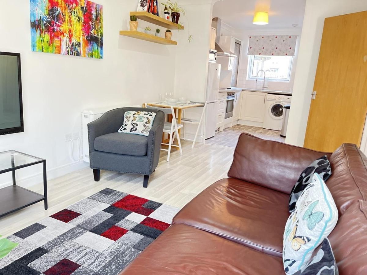 Apartment Bright 2 Bedroom -