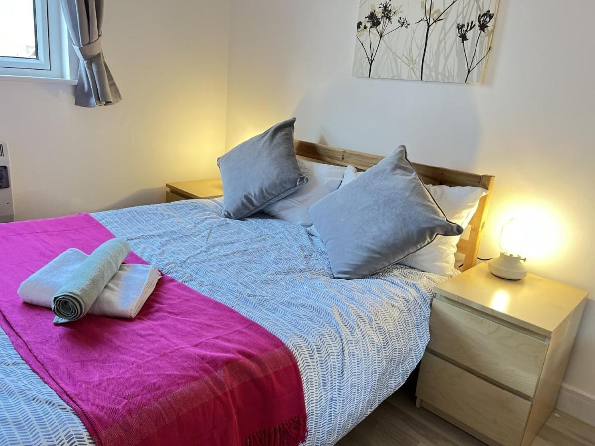 Bright 2 Bedroom - *