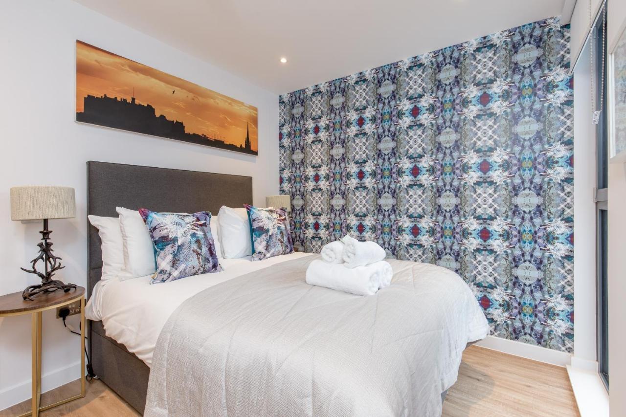 Sophisticated Studio For 2 W/ Edin Castle Views *