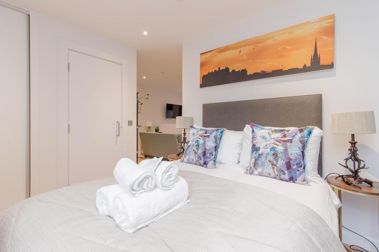 Sophisticated Studio For 2 W/ Edin Castle Views * EDI