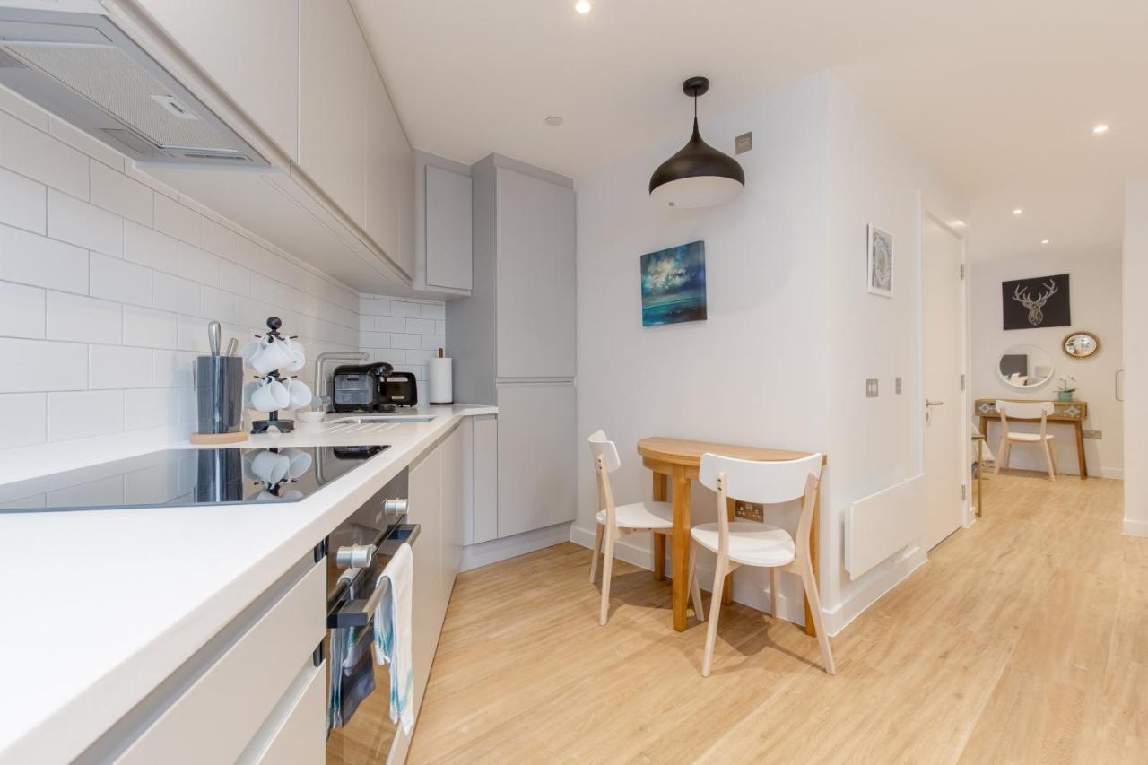 Sophisticated Studio For 2 W/ Edin Castle Views Apartment EDI