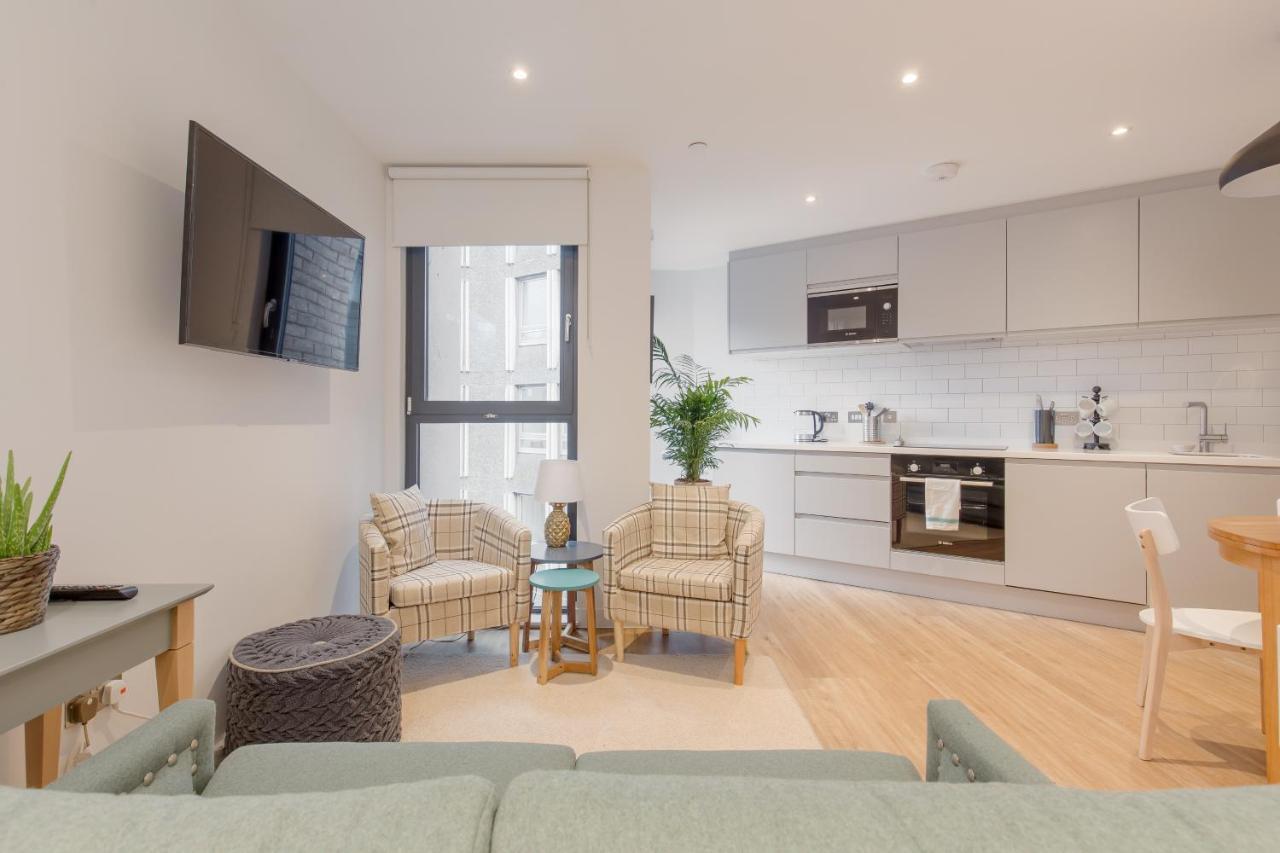 Sophisticated Studio For 2 W/ Edin Castle Views Apartment