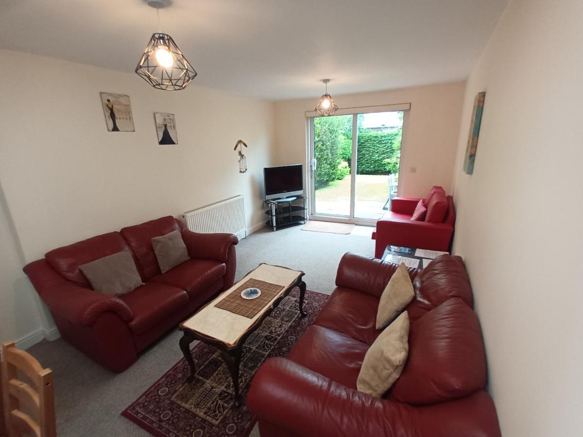 Appartement Modern With Free Parking And Private Garden EDI