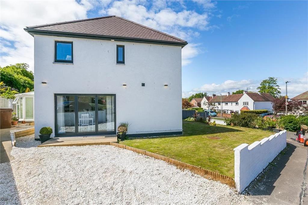 Dreghorn House - 10 Beds 2,5 Ba - Private Parking - Free Wifi *