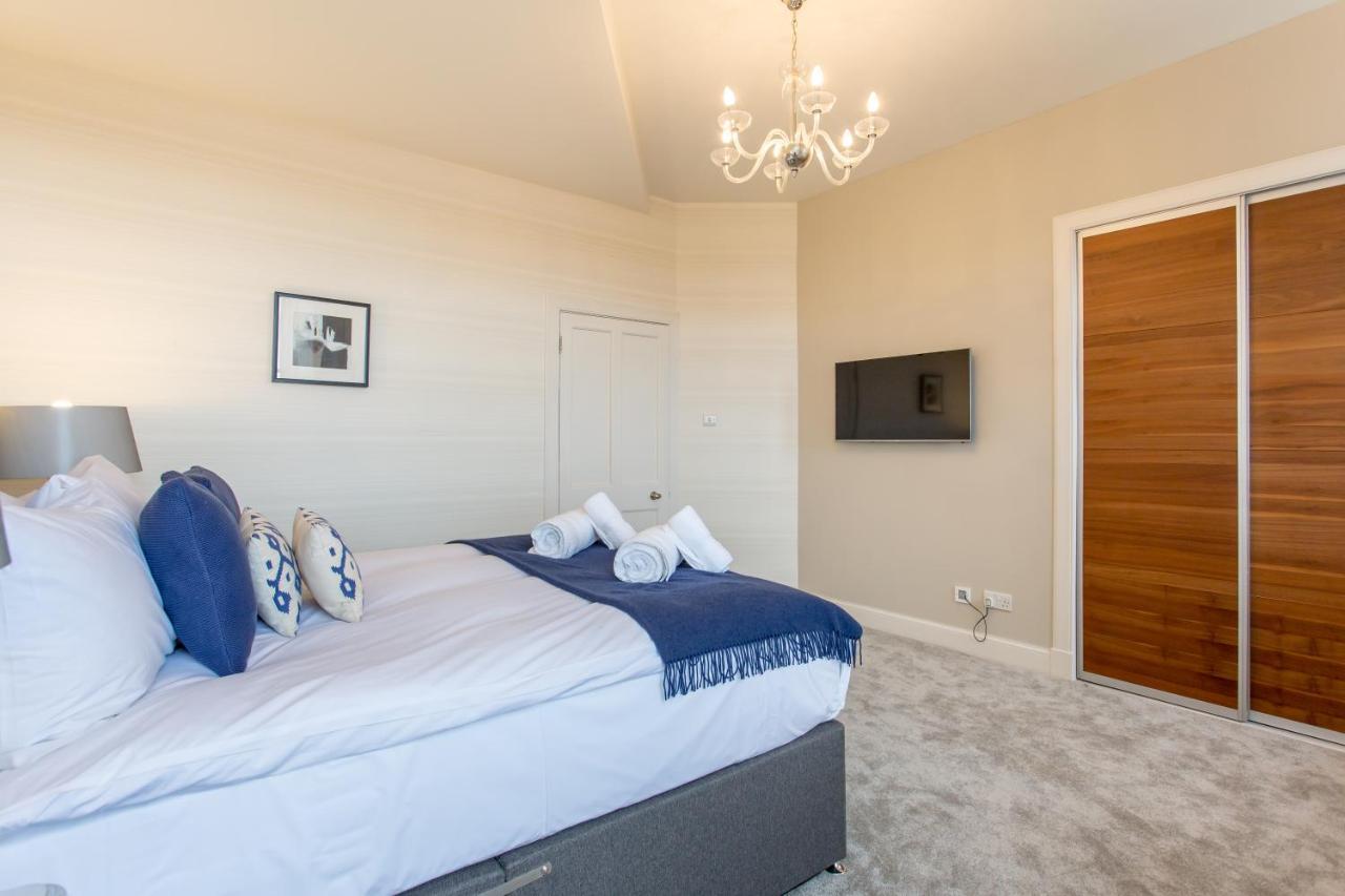 Exclusive 2 Bed, Free Private Parking, In West End Apartment