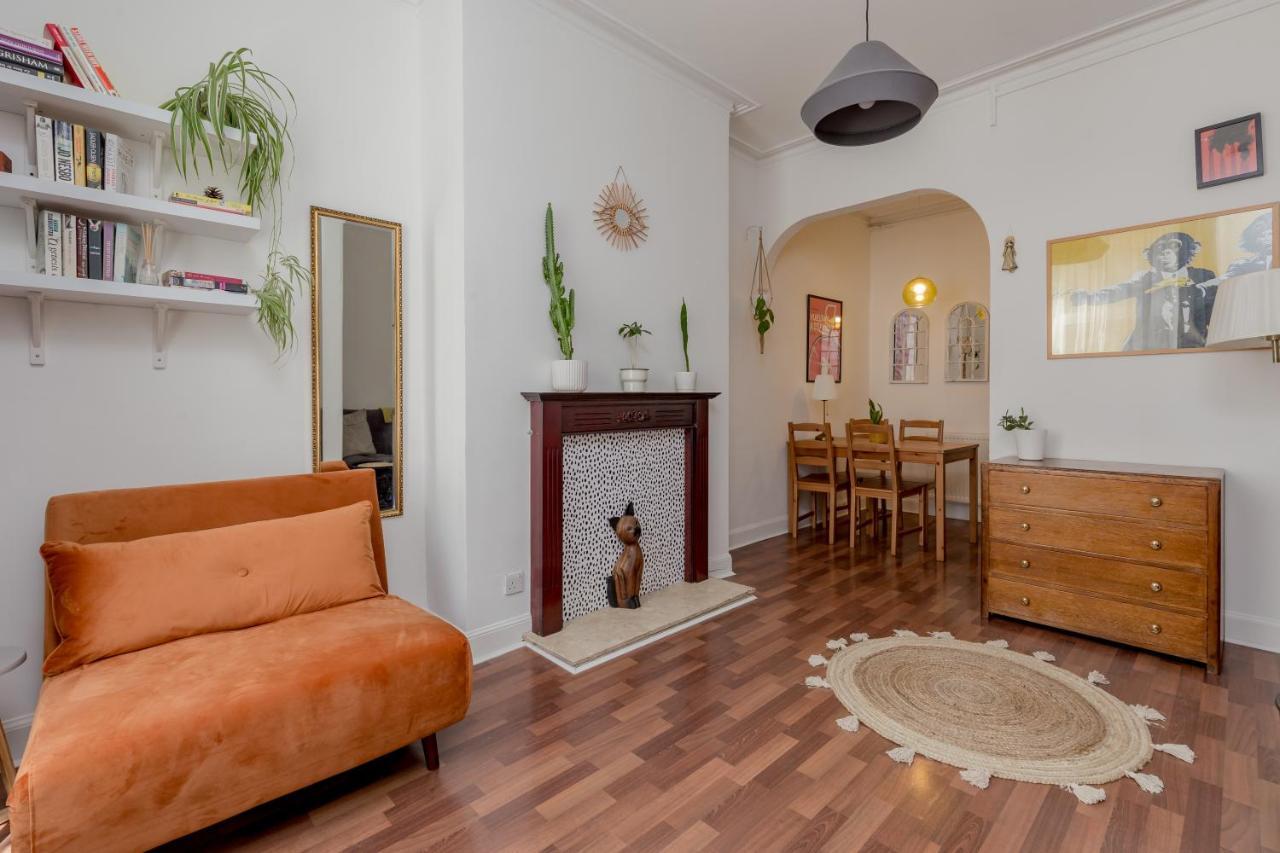 Stylish Flat In With Private Garden Apartment