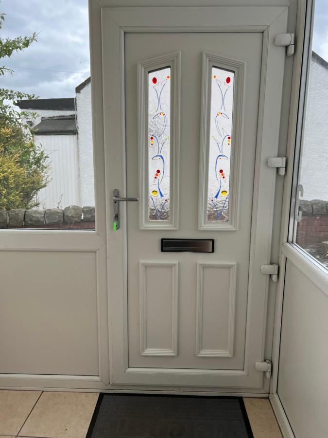 4 Bed Near Airport Holiday home