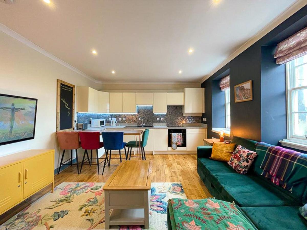 Lively & Energetic 2br On The Royal Mile Edinburgh
