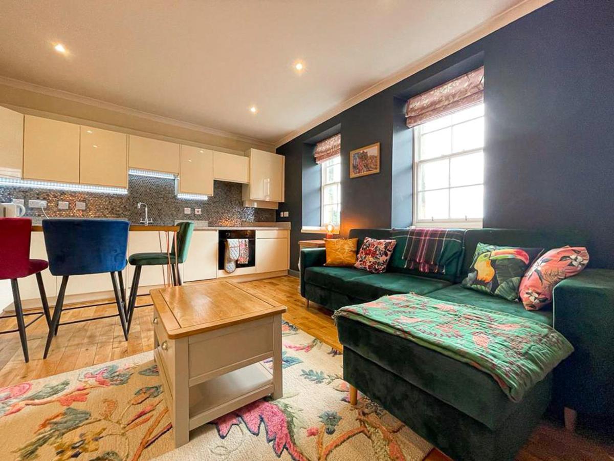 Lively & Energetic 2br On The Royal Mile * Edinburgh