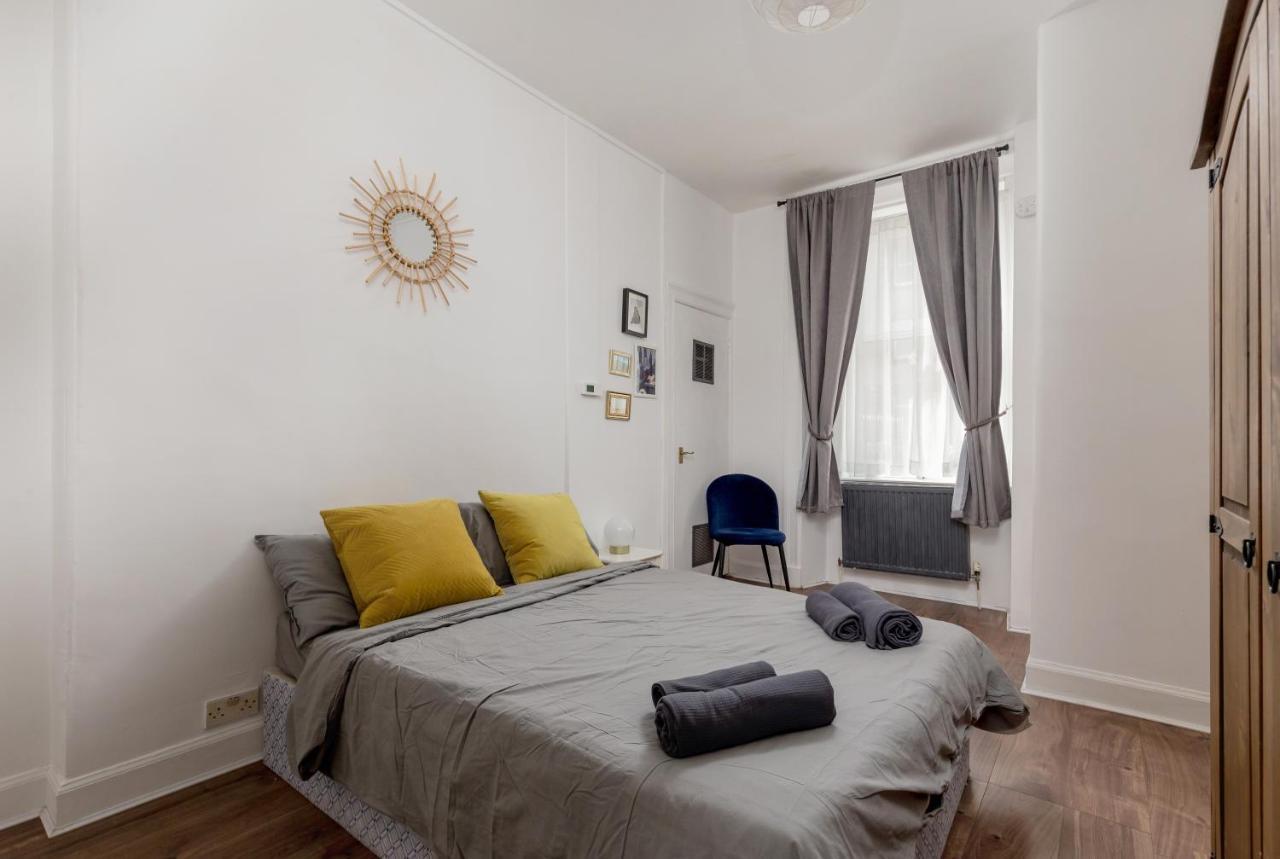 Stylish Flat In With Private Garden Edinburgh