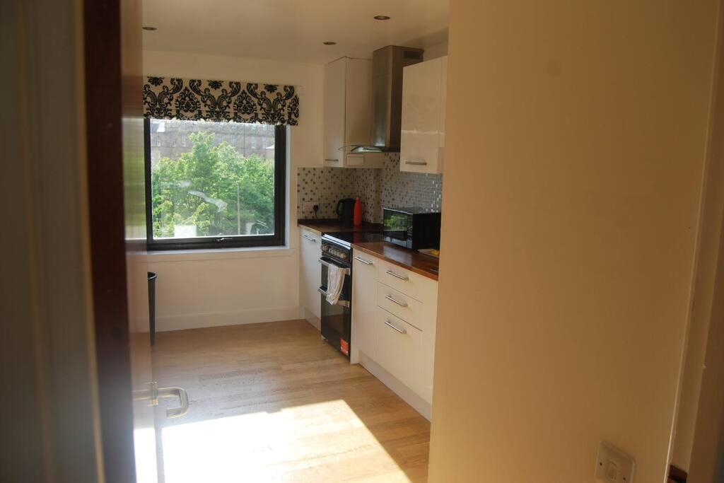 Two Bed Flat Close To Arthur's Seat And Edinburgh