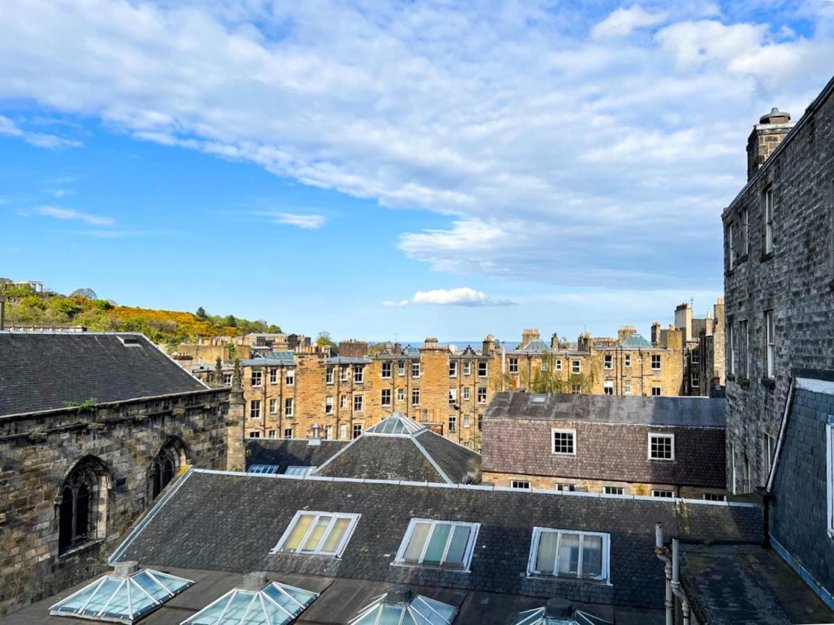 Lively & Energetic 2br On The Royal Mile Edinburgh