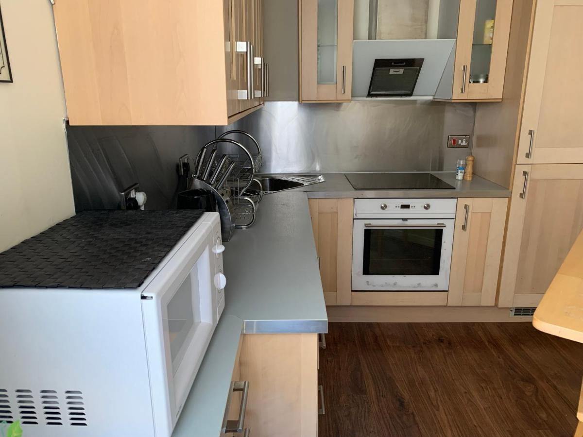 1 Bedroom Flat With Parking Space Appartement *