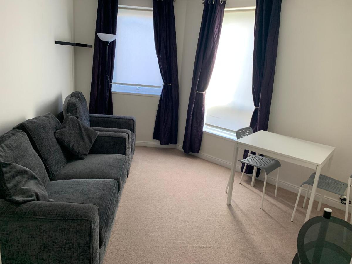 1 Bedroom Flat With Parking Space Appartement