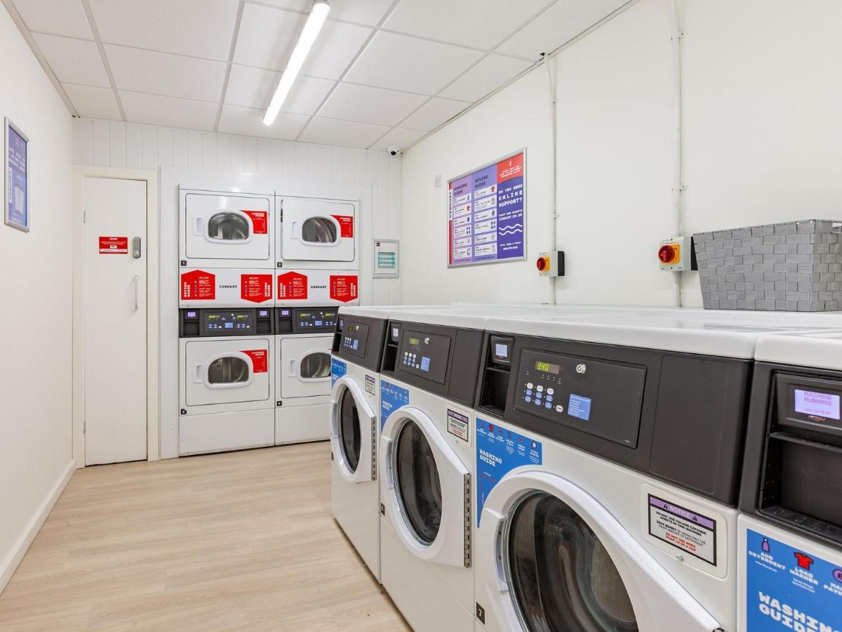 Apartment Bright Modern And Private Bedrooms With Shared Kitchen At Straits Meadow Near Centre *