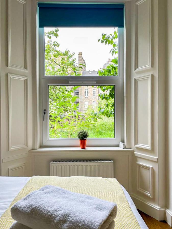 Desirable 2 Bed Near Castle Edinburgh