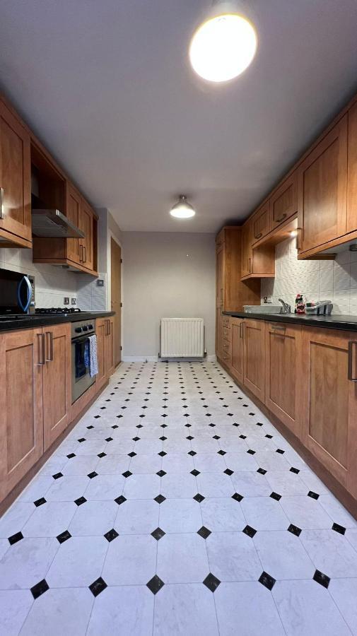 Centre - Powderhall Modern Spacious 2 Bedroom With Free Parking Apartment Edinburgh
