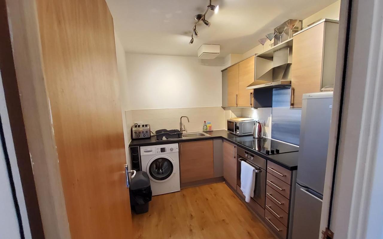 4 Separate Beds, Sleeps 6, Beautiful 2 Bed * Edinburgh