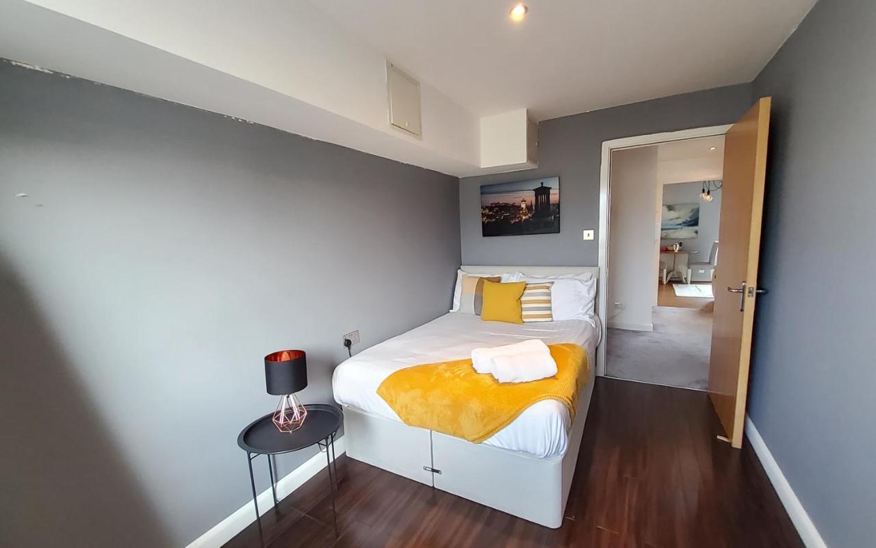 4 Separate Beds, Sleeps 6, Beautiful 2 Bed * Edinburgh