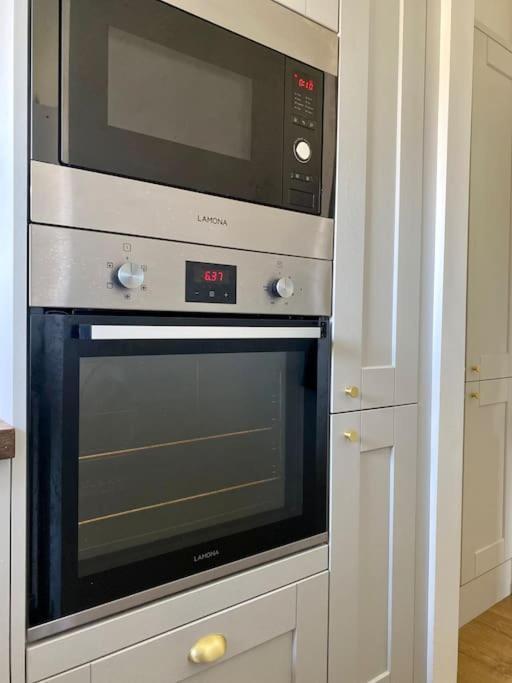 Hébergement de vacances 3 Bedroom Well Connected Family Free Parking *