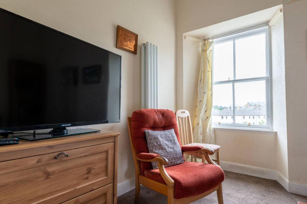 Cosy 2 Bedroom In Old Town Apartment