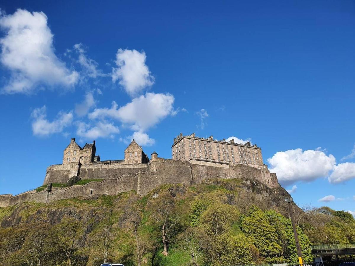 Lovely 2 Bedroom Flat In The Heart Of The *