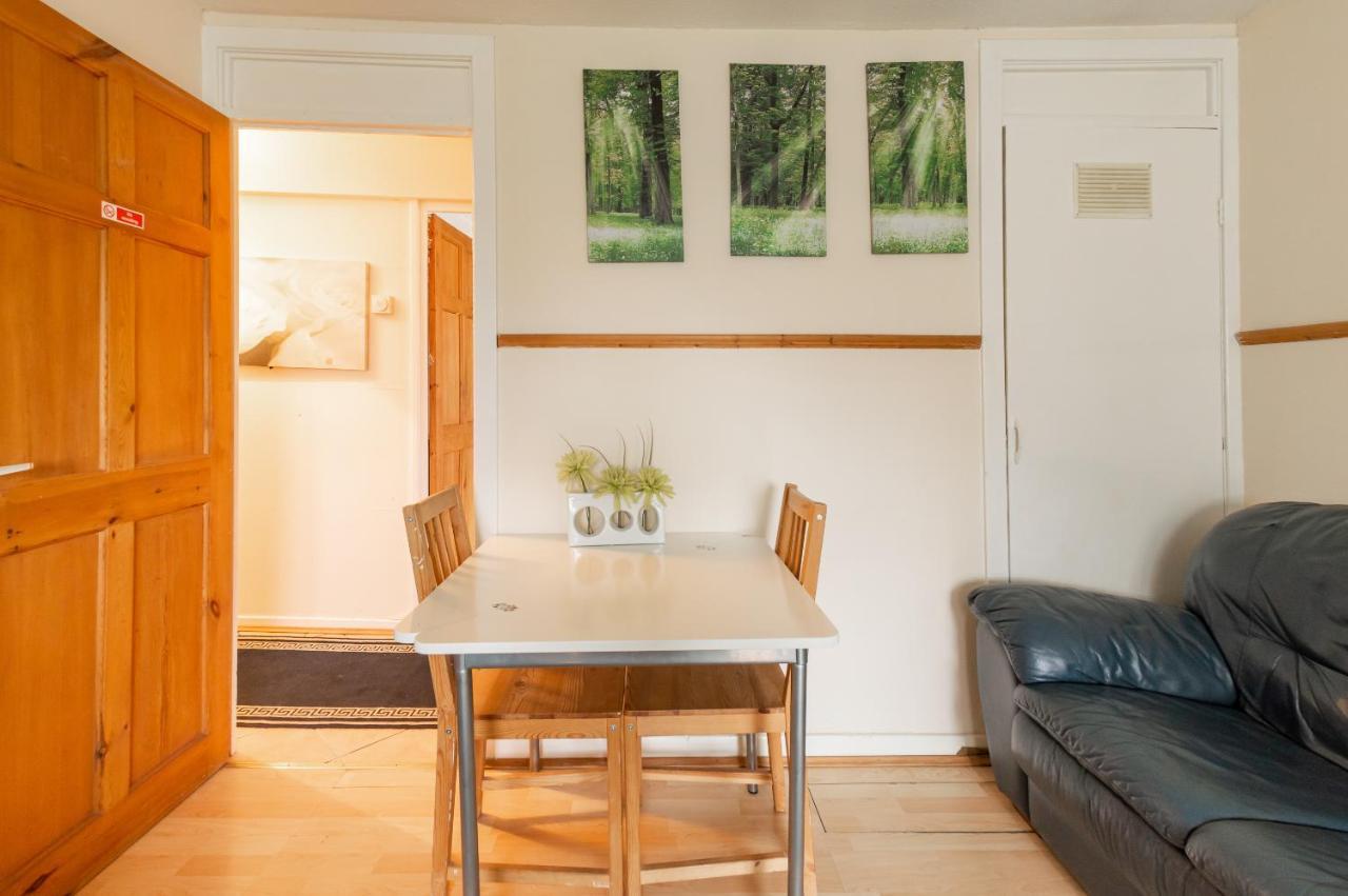 Edinburgh City Centre Aishia/Sakina Apartment *