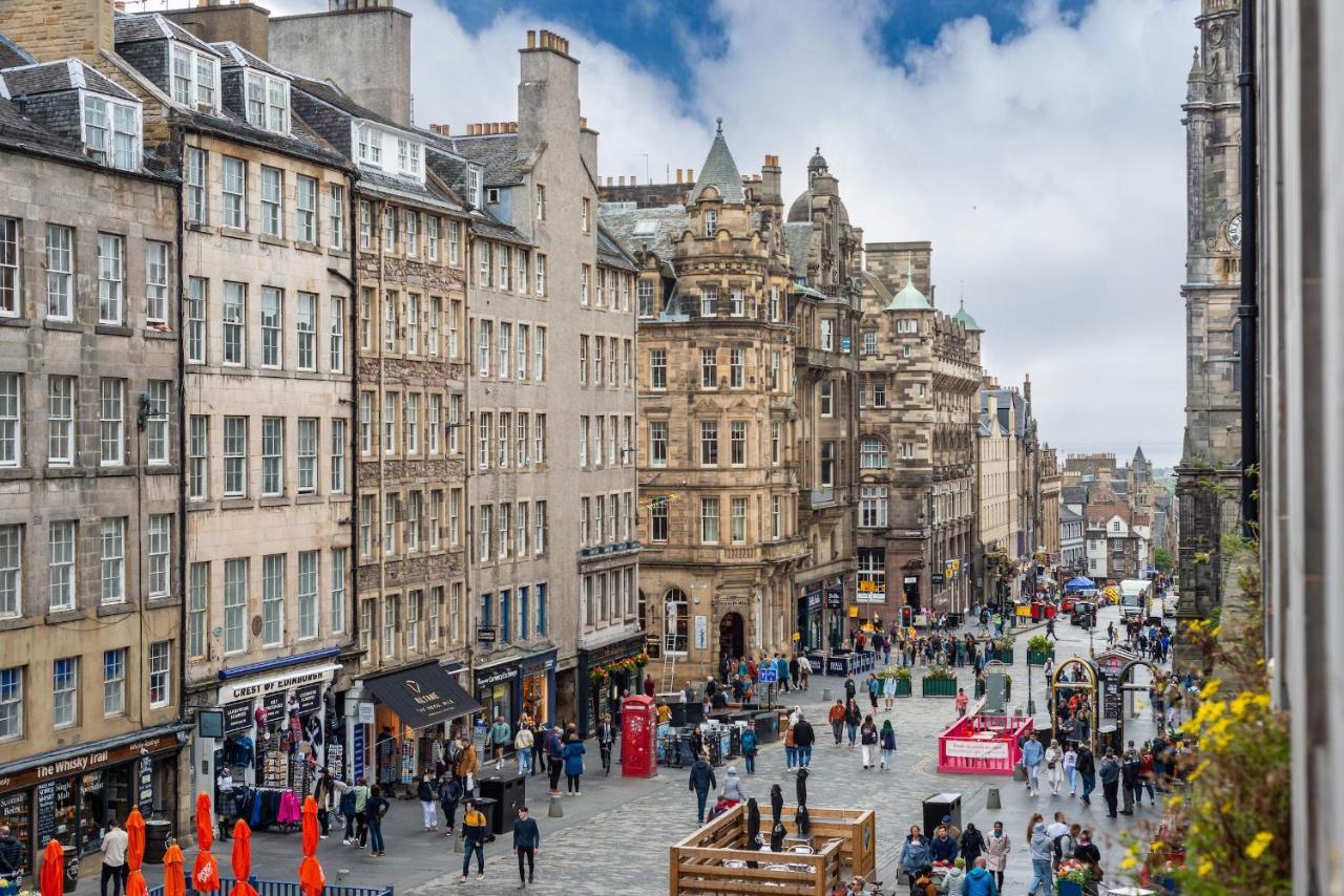 Luxury 3 Bedroom On Edinburgh's Royal Mile *