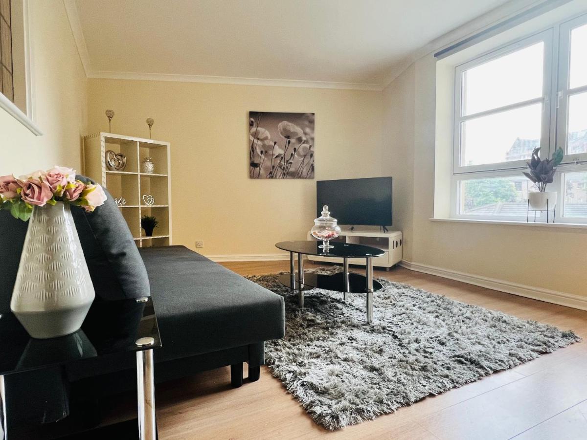 Peaceful 2 Bedroom Flat With Free Parking *
