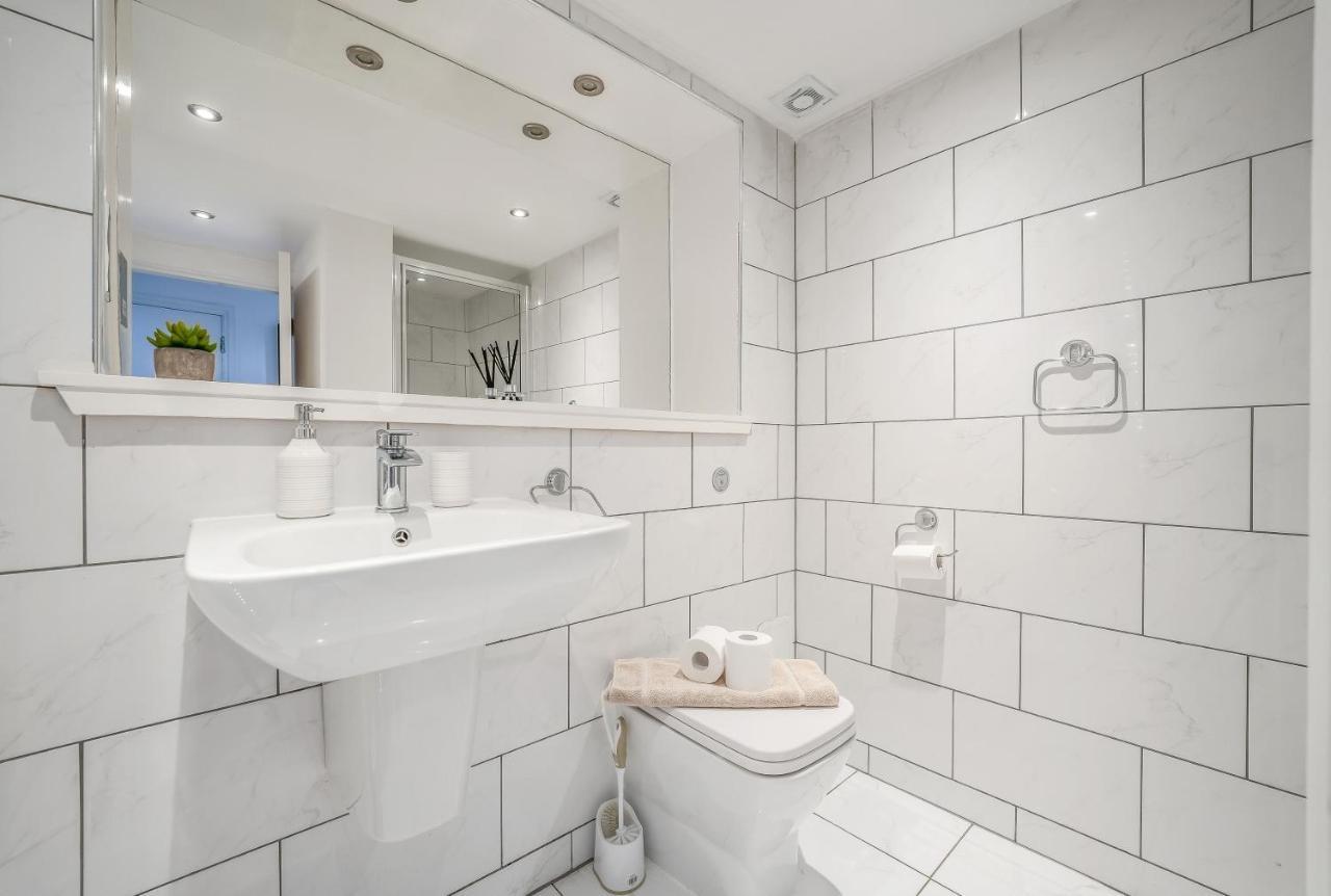 Cozy With Character Large 2 Bedroom Main Door With Garden * EDI