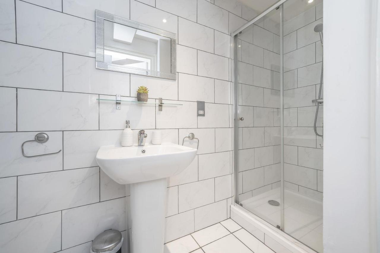 Cozy With Character Large 2 Bedroom Main Door With Garden Ferienhaus
