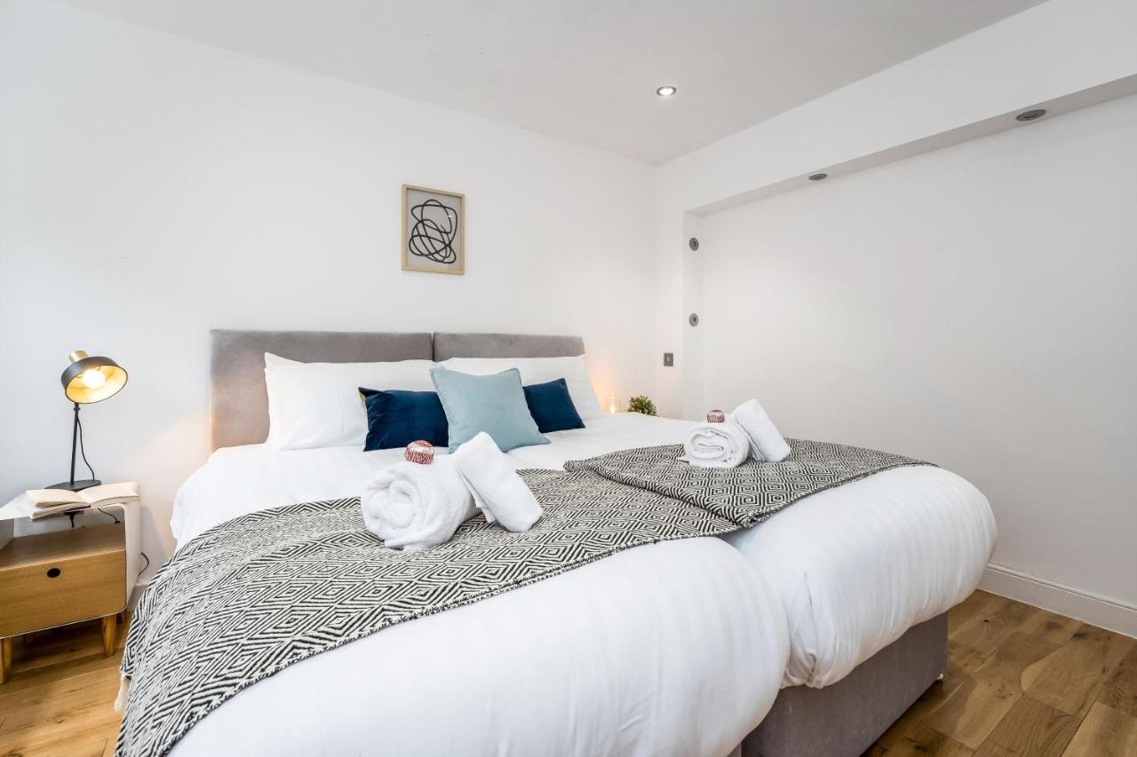Cozy With Character Large 2 Bedroom Main Door With Garden EDI
