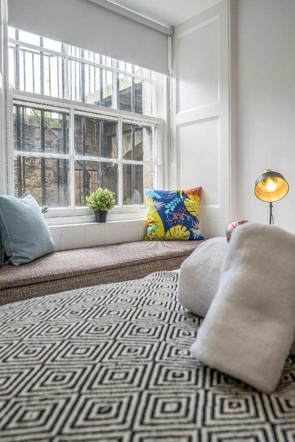 Cozy With Character Large 2 Bedroom Main Door With Garden * EDI
