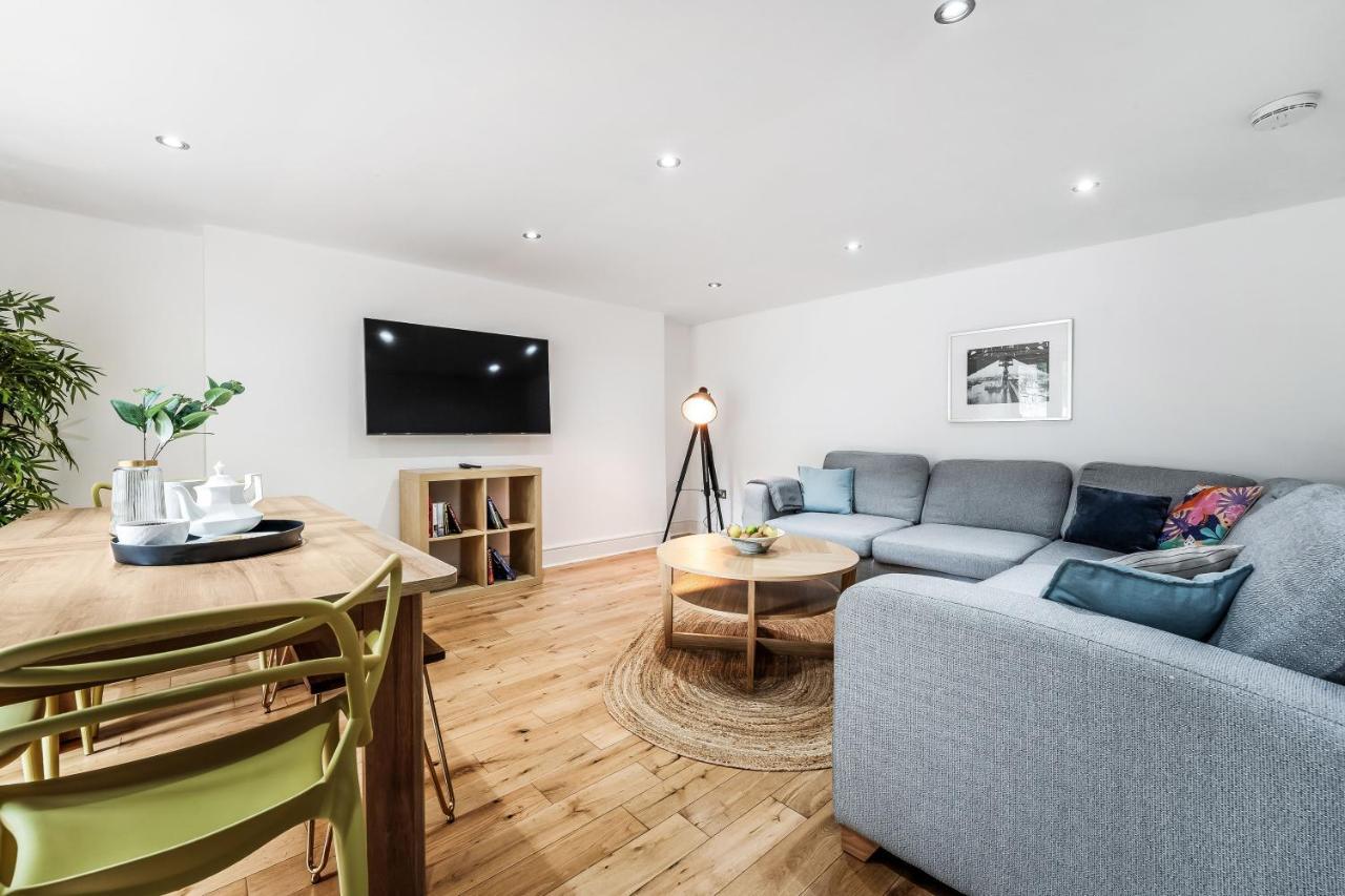 Cozy With Character Large 2 Bedroom Main Door With Garden * EDI