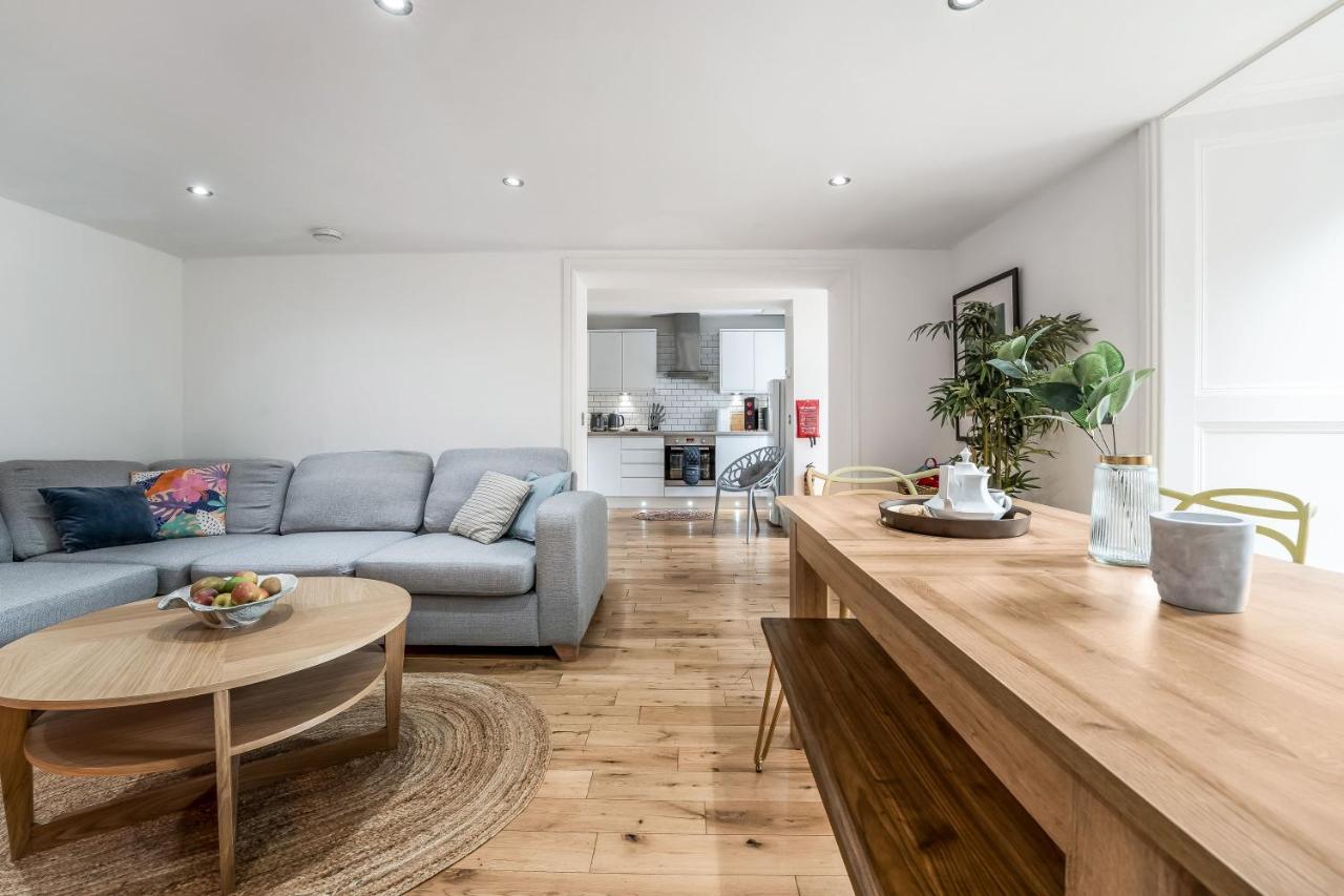 Cozy With Character Large 2 Bedroom Main Door With Garden Ferienhaus
