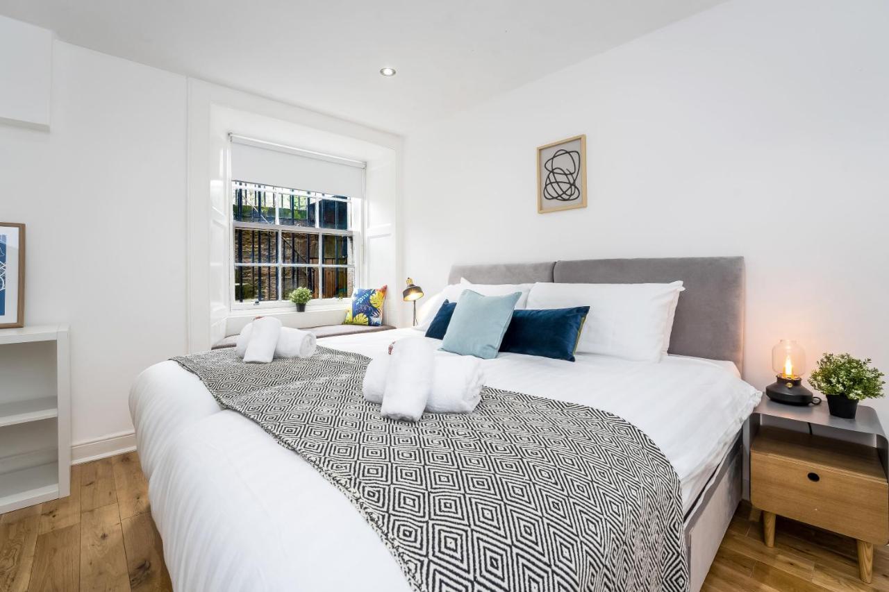Cozy With Character Large 2 Bedroom Main Door With Garden