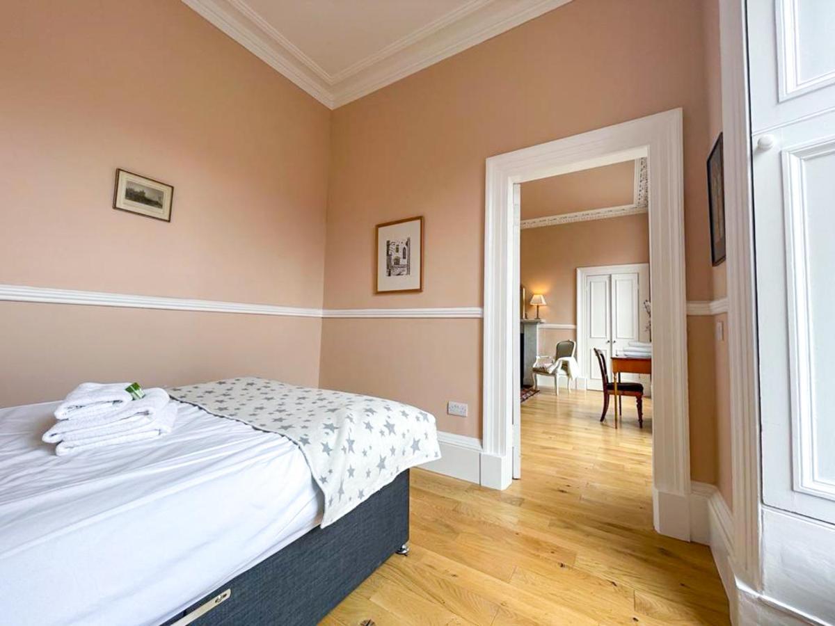 Remarkable 5br Townhouse With Garden, Sleeps 12 Édimbourg