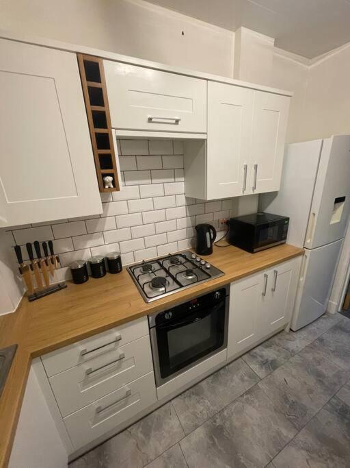 Lovely Three Bedroom Upper Holiday home