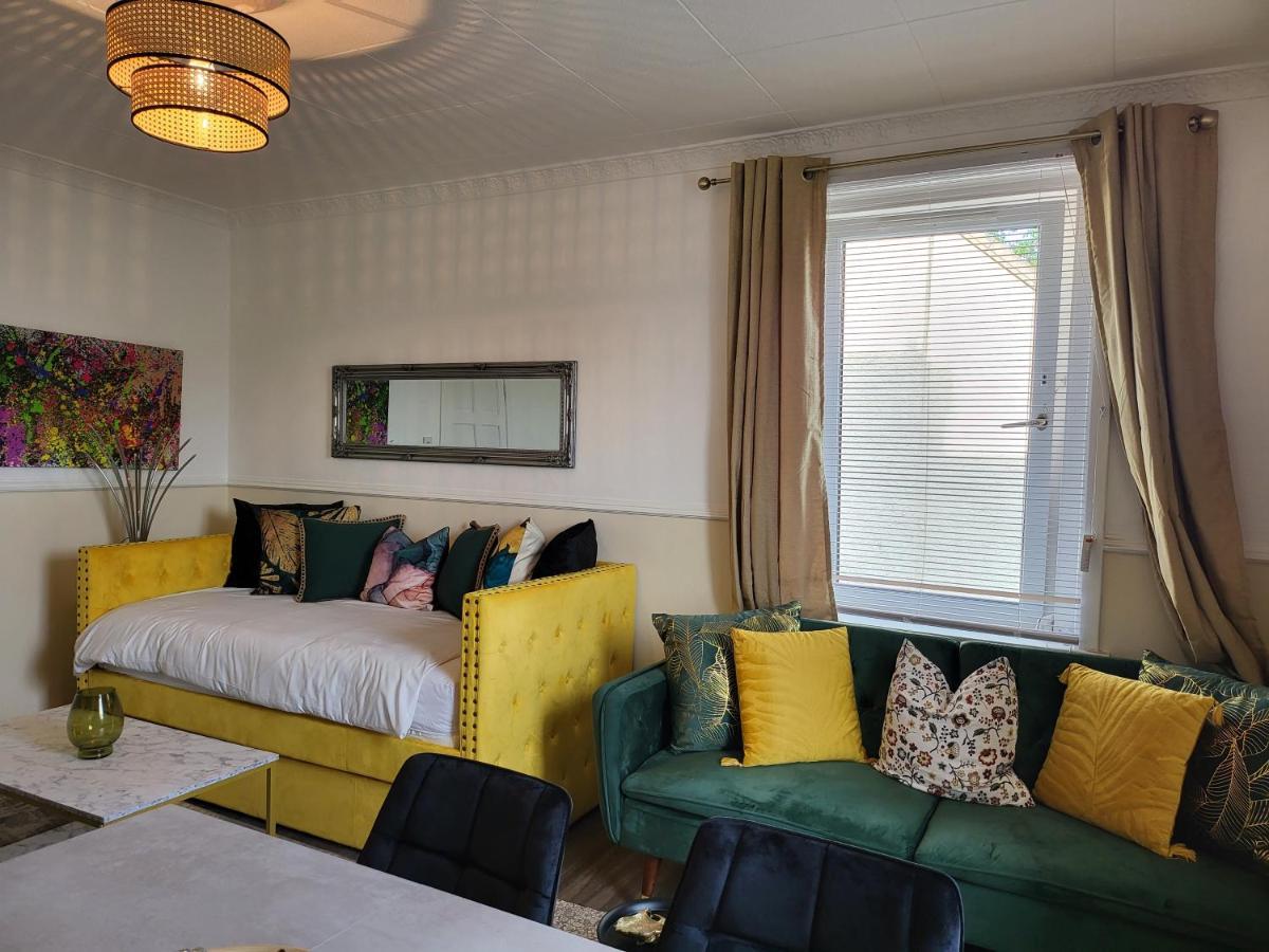4 Bedrooms By Sensational Short Lets & Serviced * Edinburgh