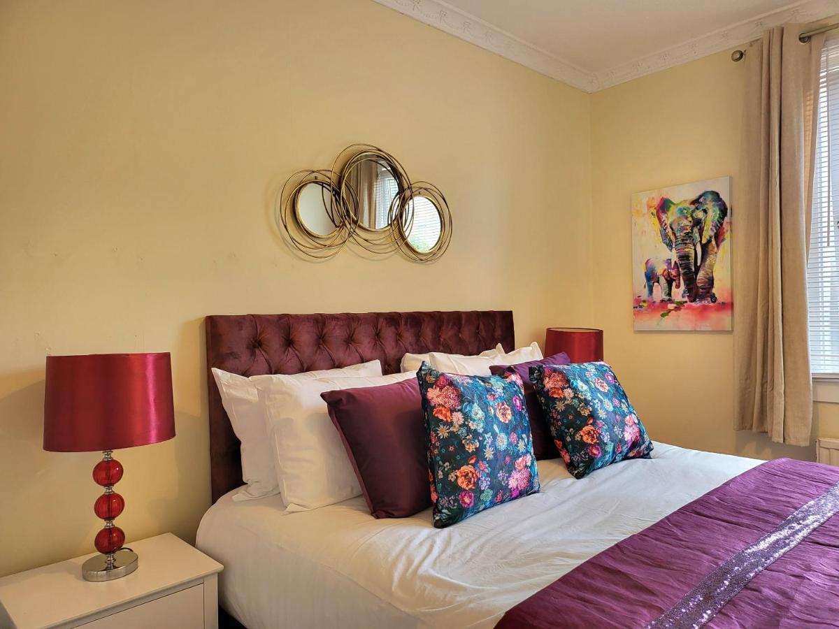 Apartment 4 Bedrooms By Sensational Short Lets & Serviced *