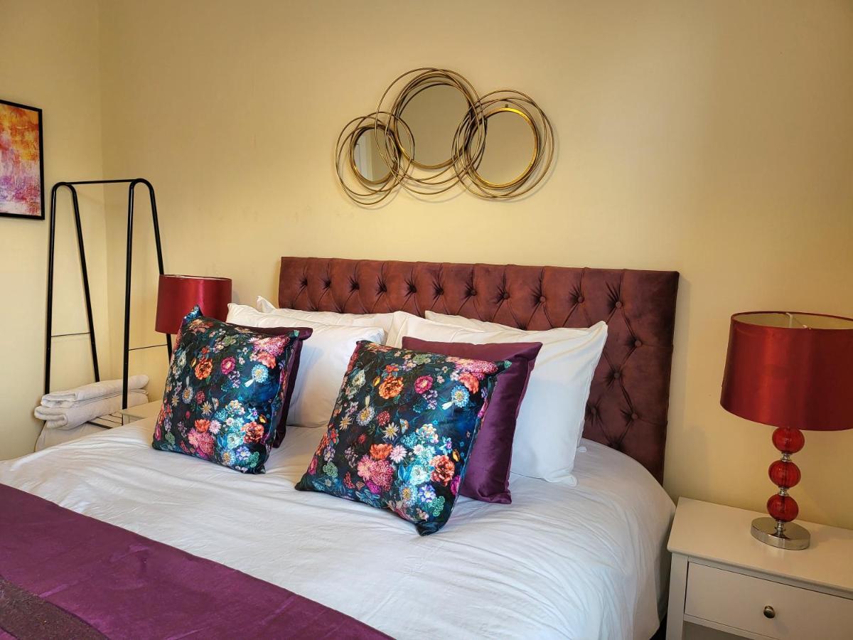 4 Bedrooms By Sensational Short Lets & Serviced Apartment Edinburgh