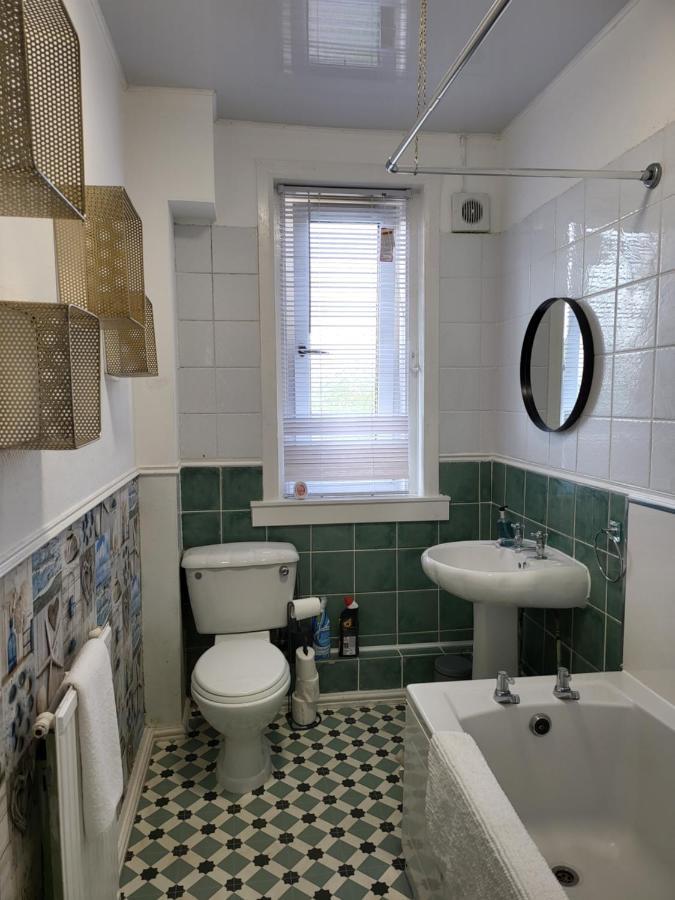 4 Bedrooms By Sensational Short Lets & Serviced Apartment Edinburgh