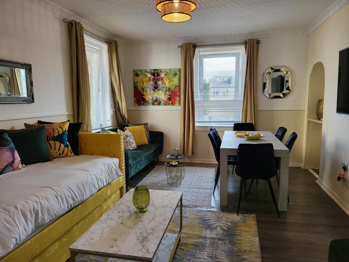 4 Bedrooms By Sensational Short Lets & Serviced *