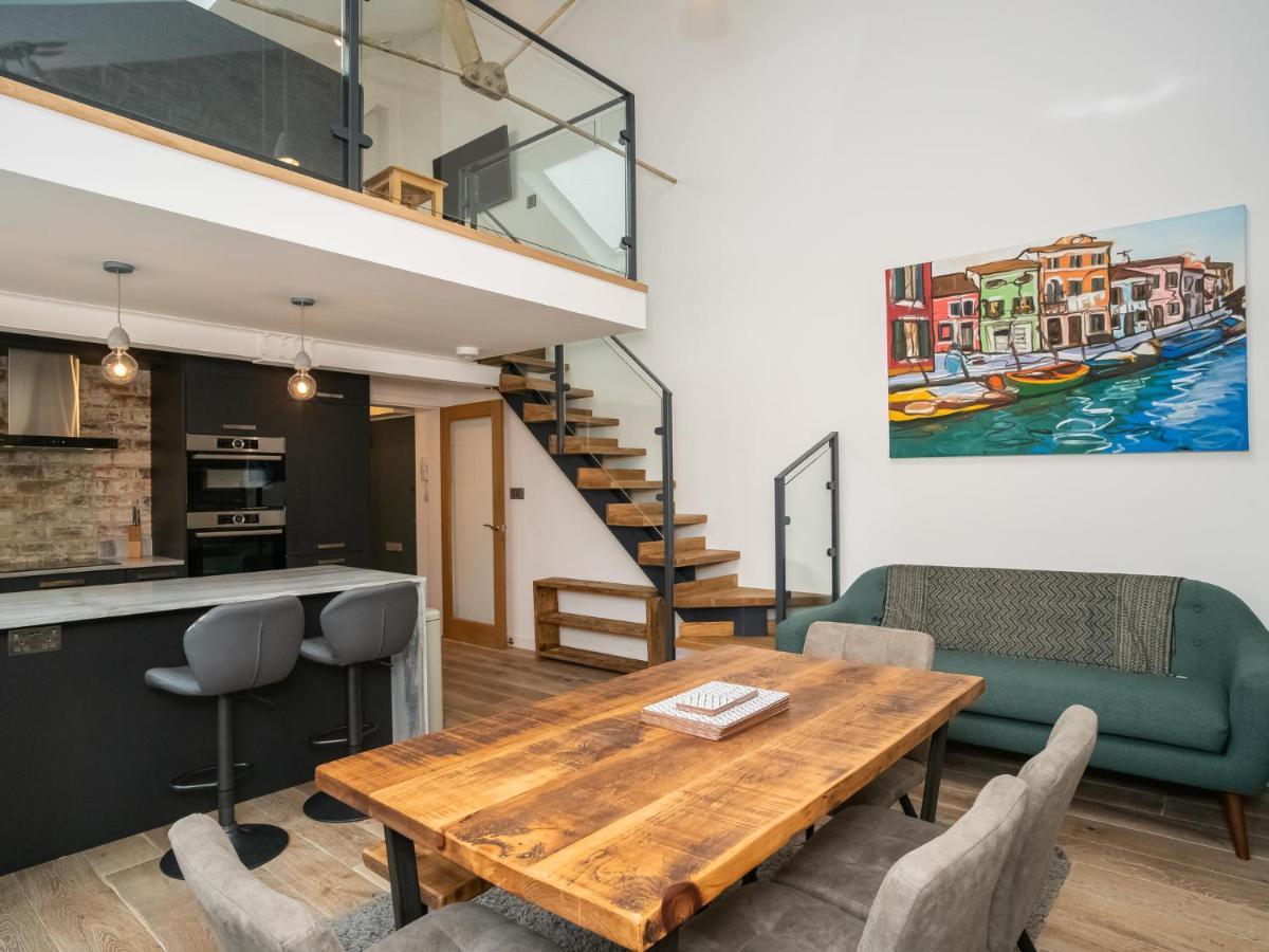 Pass The Keys Stunning 3 Bed Loft Style With Free Parking Appartement *