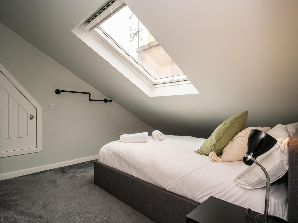 Pass The Keys Stunning 3 Bed Loft Style With Free Parking