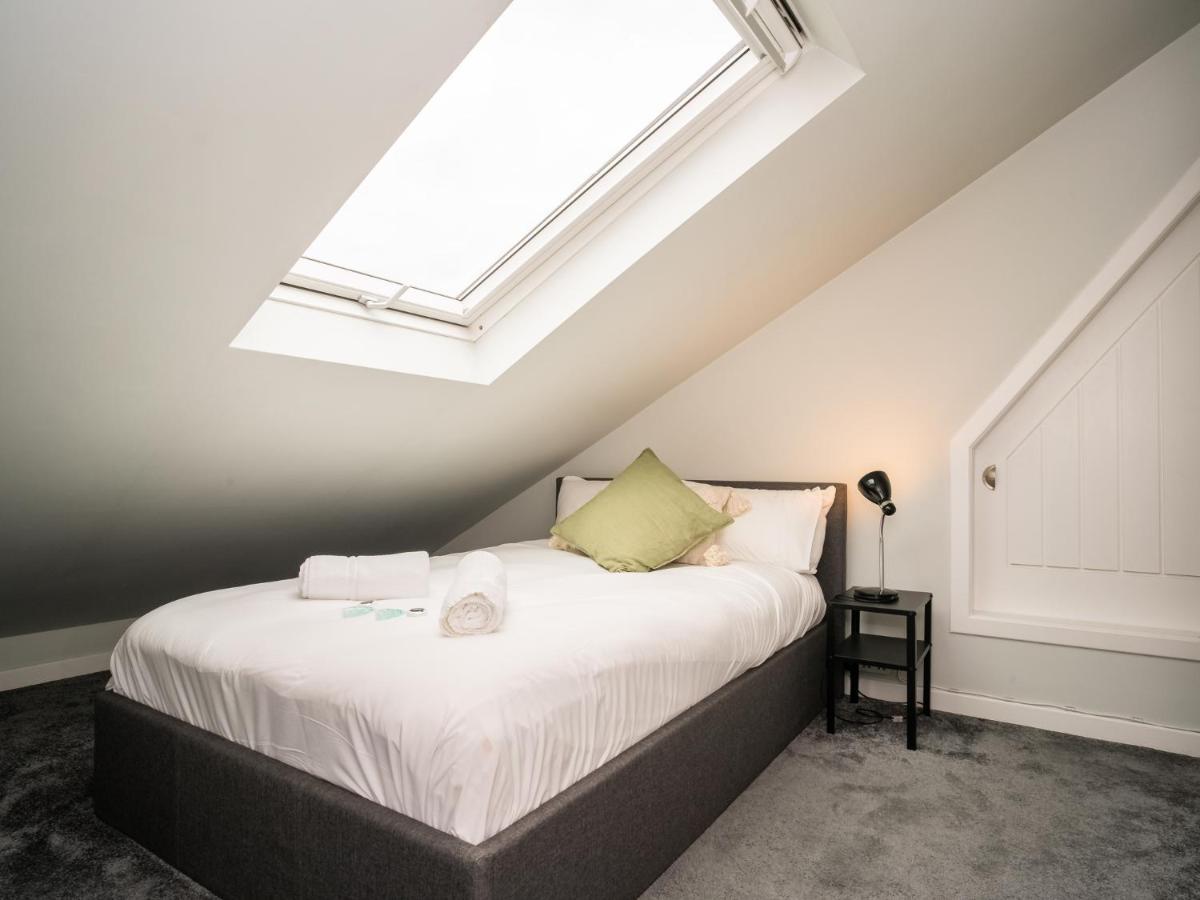 Pass The Keys Stunning 3 Bed Loft Style With Free Parking Appartement
