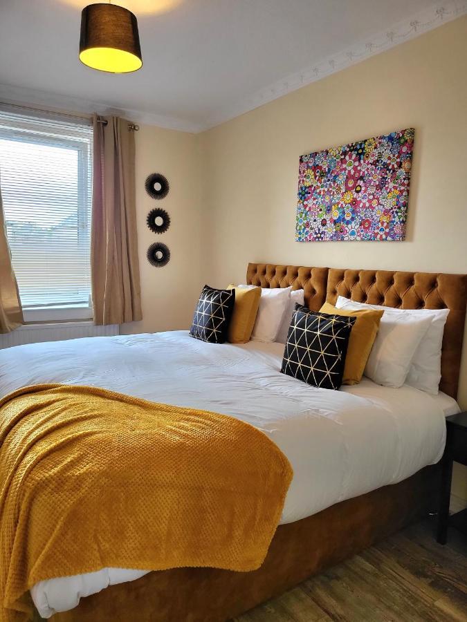 Apartment 4 Bedrooms By Sensational Short Lets & Serviced