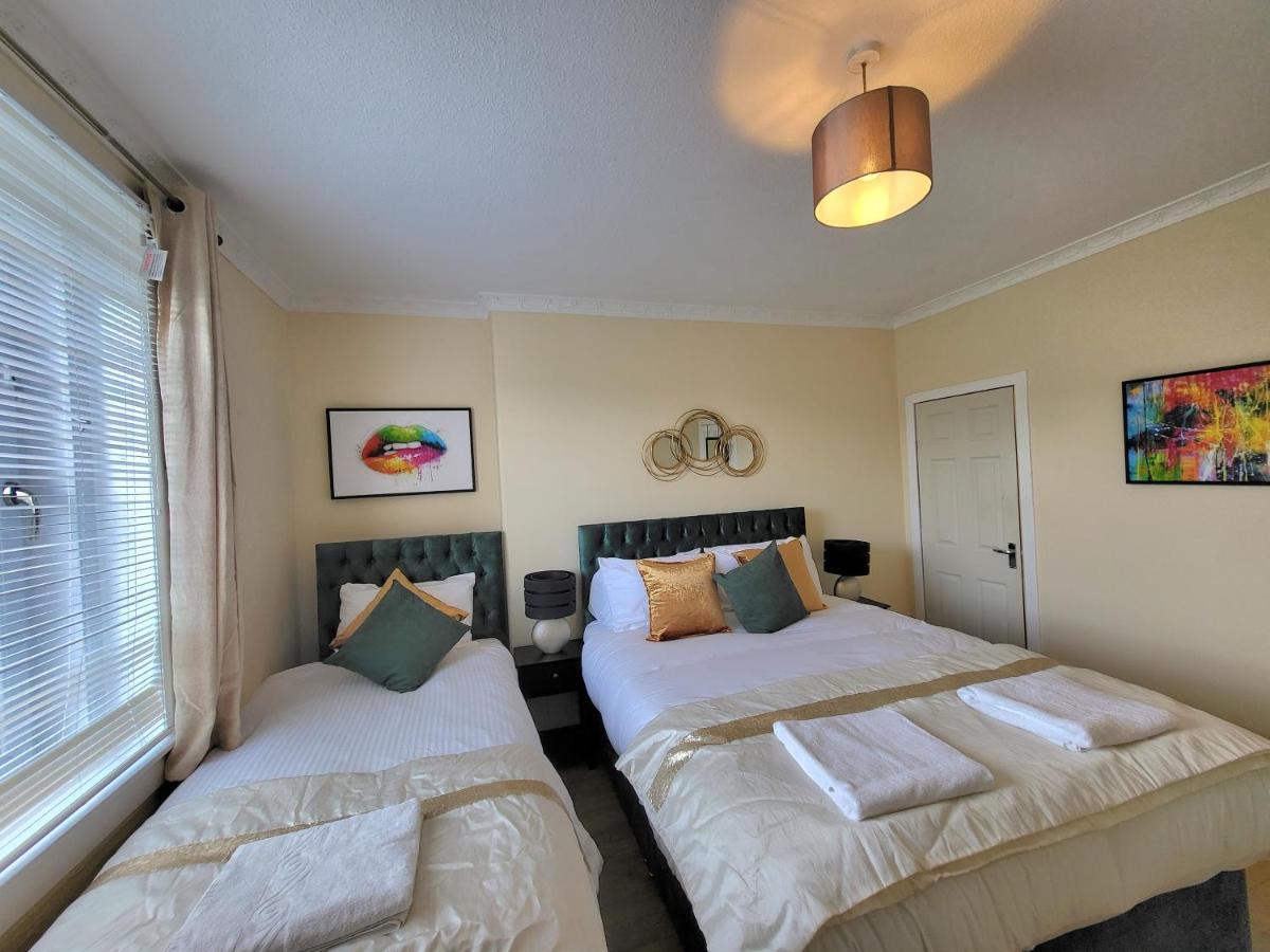 4 Bedrooms By Sensational Short Lets & Serviced *